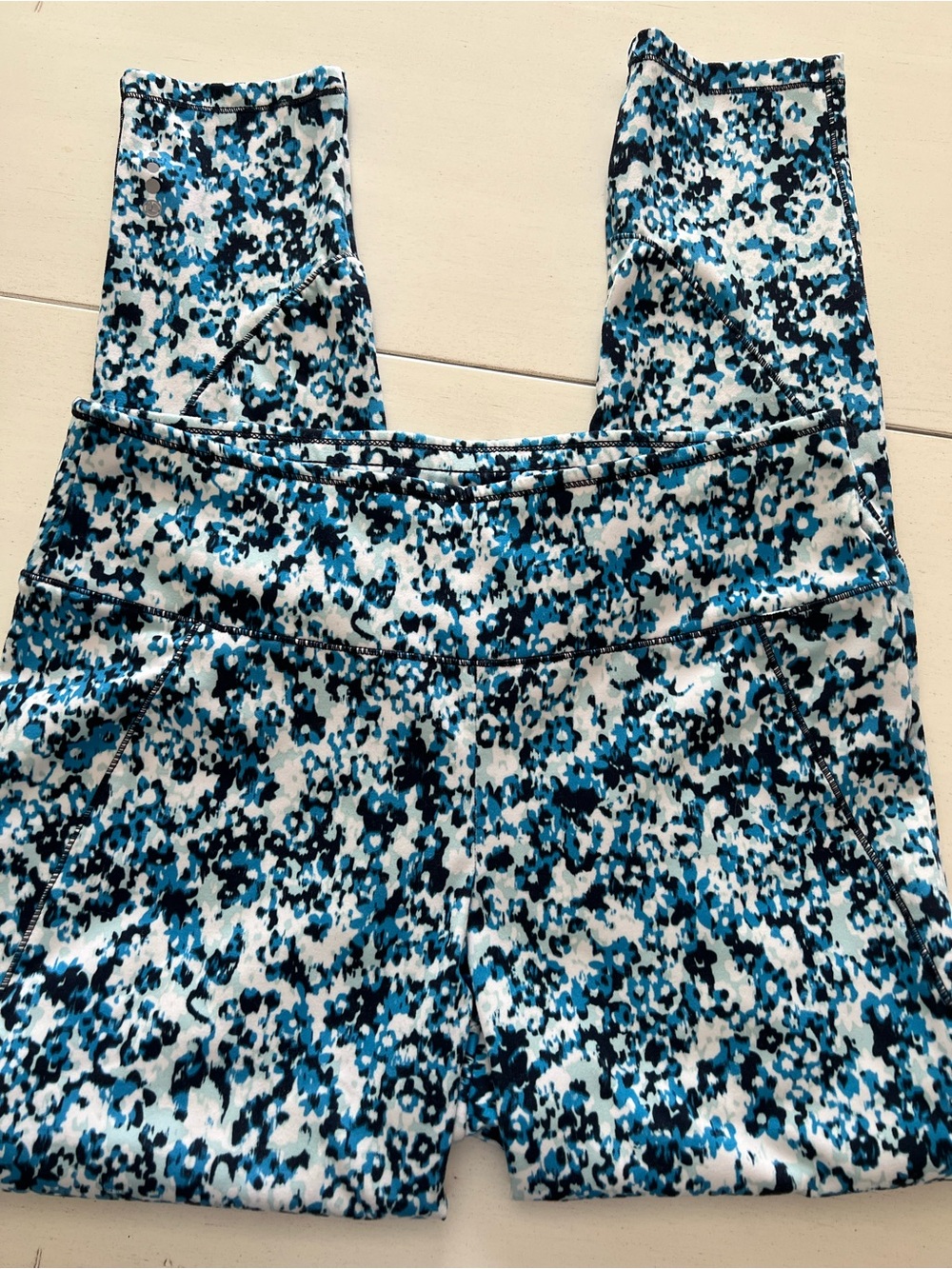 T by Talbots Blue Black and White Abstract Print Leggings Sz M